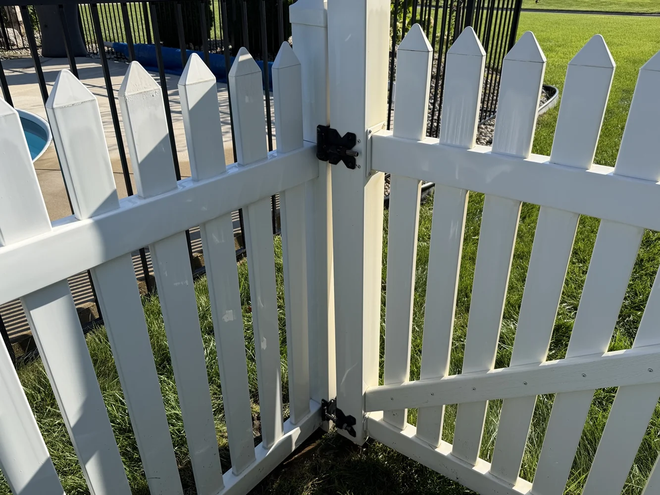 Vinyl fence cleaning